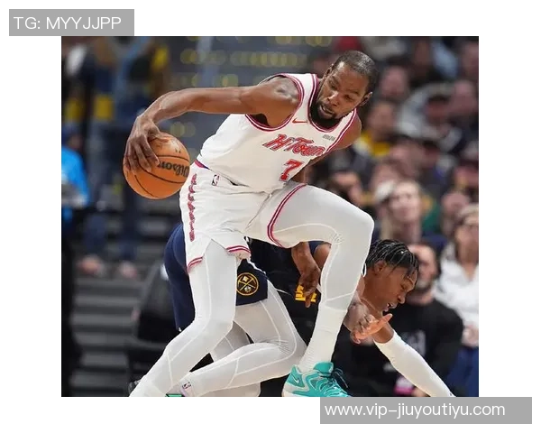 杜兰特三节表现抢眼15投8中贡献22分5篮板1助攻2盖帽第三节状态略有下滑